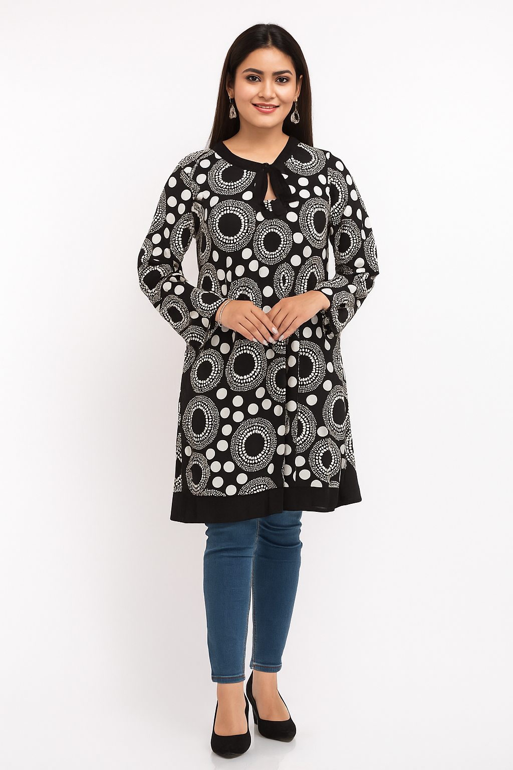Black & White Circle Print Keyhole Tunic Top